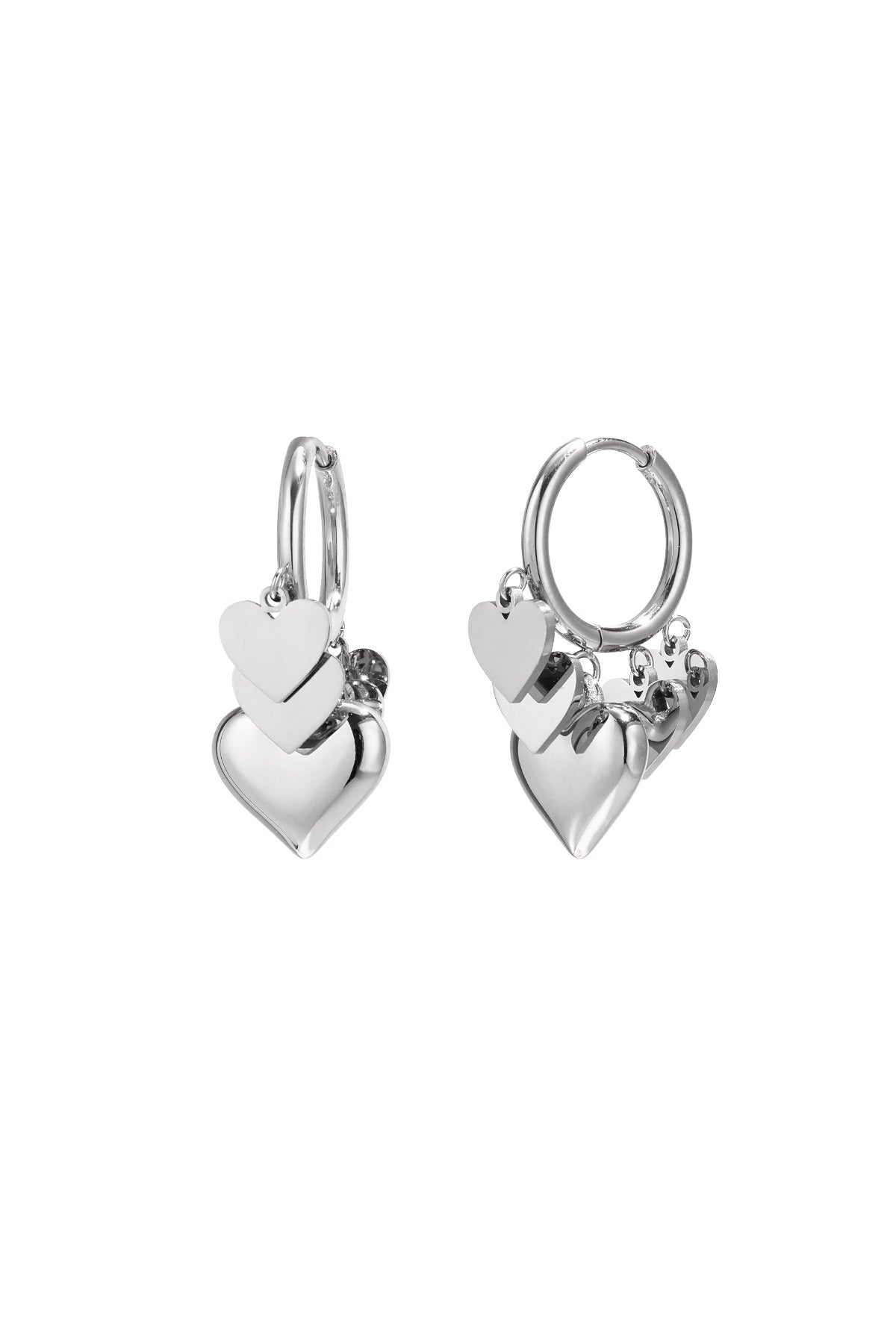 Earrings with different sizes of heart pendants